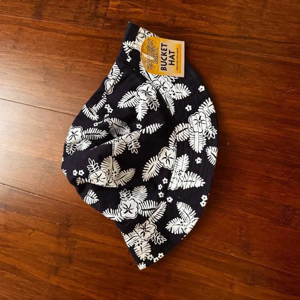 NWT Hawaiian Print Reversible 100% Cotton Bucket Hat Navy White Floral Beach